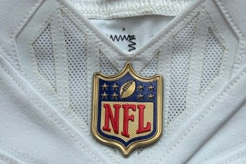The Best Cards to Look for in 2025 Topps Chrome Football 23 Image